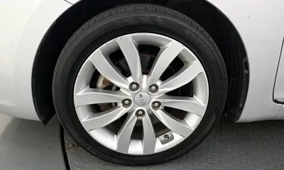 Kia Carens 2014, 229259 км, за 3282.13 USD