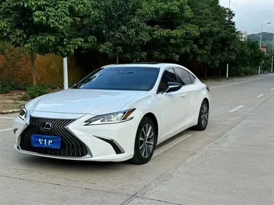 Lexus ES · 2020 год