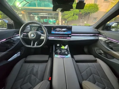 BMW 5-Series 2025, 18000 км, за 44663.25 USD