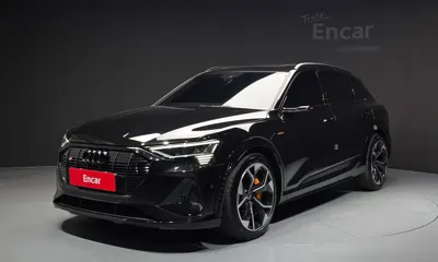 Audi e-tron · 2022 год