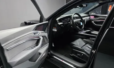 Audi e-tron 2022, 55141 км, за 42570.1 USD - фото 10