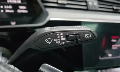 Audi e-tron 2022, 55141 км, за 42570.1 USD - фото 28