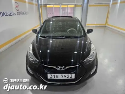 Hyundai Avante · 2012 год