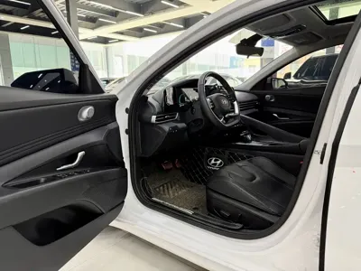 Hyundai Elantra 2023, 21000 км, за 13213.4 USD