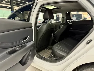 Hyundai Elantra 2023, 21000 км, за 13213.4 USD