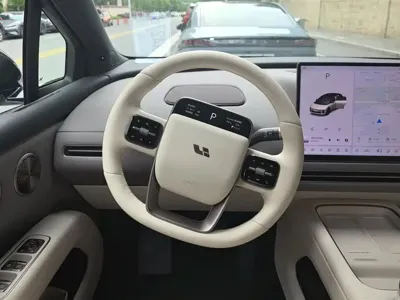 Li Auto 理想i6
