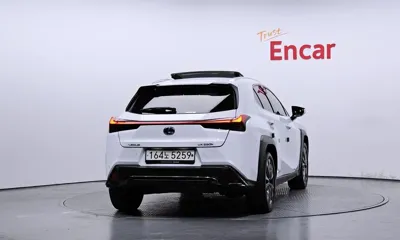 Lexus UX 2022, 27198 км, за 26243.1 USD