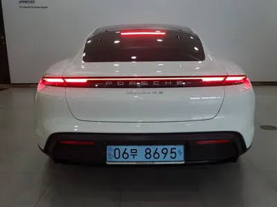 Porsche Taycan 2022, 52580 км, за 65441.61 USD