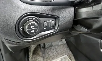 Jeep Renegade 2019, 50974 км, за 8336.62 USD - фото 15