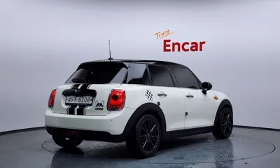 MINI Cooper 2017, 64907 км, за 7284.76 USD