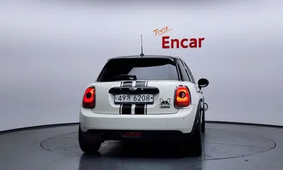 MINI Cooper 2017, 64907 км, за 7284.76 USD