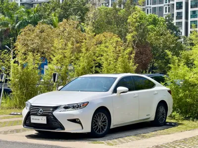 Lexus ES · 2018 год