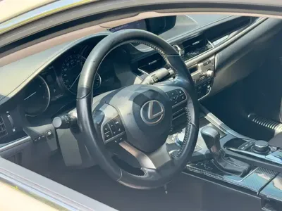 Lexus ES 2018, 74000 км, за 18515.04 USD