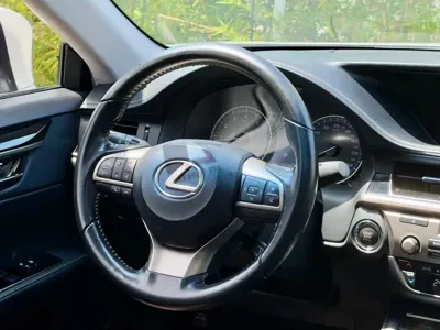 Lexus ES 2018, 74000 км, за 18515.04 USD