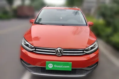 Volkswagen Touran 2018, 121600 км, за 8602 USD