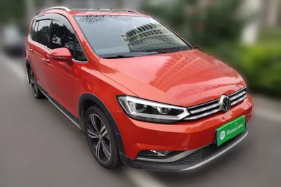 Volkswagen Touran 2018, 121600 км, за 8602 USD
