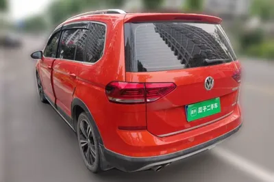 Volkswagen Touran 2018, 121600 км, за 8602 USD