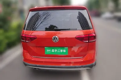 Volkswagen Touran 2018, 121600 км, за 8602 USD