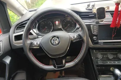 Volkswagen Touran 2018, 121600 км, за 8602 USD - фото 10