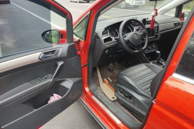 Volkswagen Touran 2018, 121600 км, за 8602 USD - фото 16