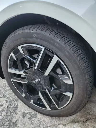 Kia K8 2025, 10000 км, за 11935.25 USD