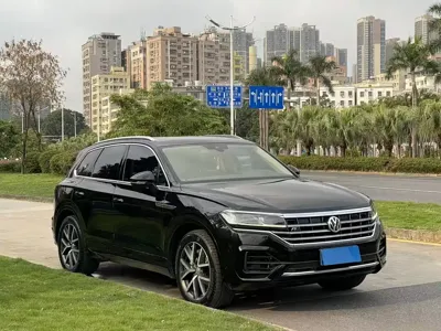 Volkswagen Touareg 2019, 100000 км, за 27662.79 USD