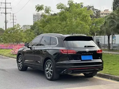 Volkswagen Touareg 2019, 100000 км, за 27662.79 USD