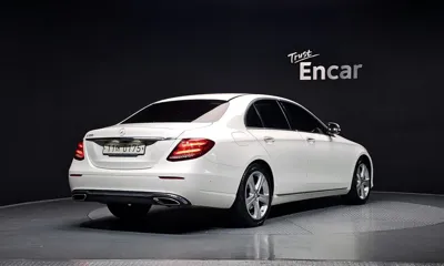 Mercedes-Benz E-Class 2017, 123046 км, за 11832.37 USD