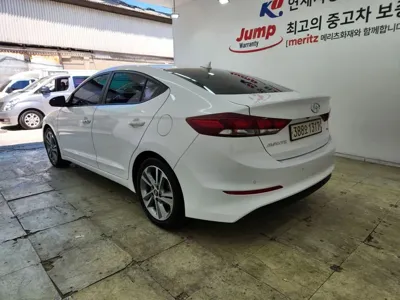 Hyundai Avante 2018, 133149 км, за 5448.34 USD