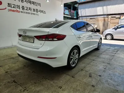 Hyundai Avante 2018, 133149 км, за 5448.34 USD