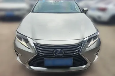 Lexus ES 2015, 180800 км, за 17568 USD