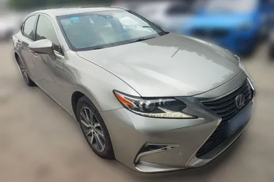 Lexus ES 2015, 180800 км, за 17568 USD
