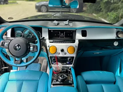 Rolls-Royce Cullinan 2023, 14000 км, за 376610.46 USD - фото 15