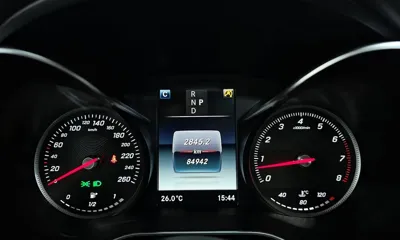 Mercedes-Benz C-Class 2018, 84942 км, за 10351.8 USD - фото 8