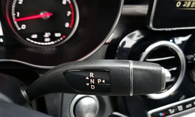 Mercedes-Benz C-Class 2018, 84942 км, за 10351.8 USD - фото 9