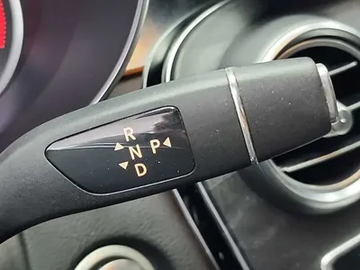 Mercedes-Benz C-Class 2017, 119737 км, за 10336.08 USD - фото 8