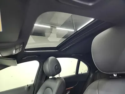 Mercedes-Benz C-Class 2017, 119737 км, за 10336.08 USD - фото 14