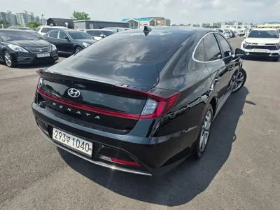 Hyundai Sonata 2021, 93090 км, за 10634.11 USD