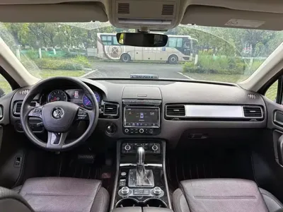 Volkswagen Touareg 2017, 120000 км, за 13088.01 USD