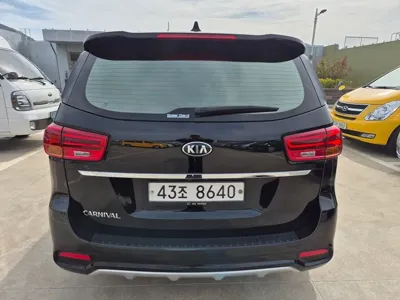 Kia Canival 2019, 147994 км, за 10174.61 USD