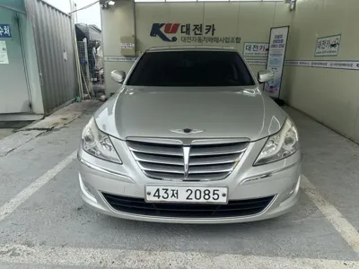 Hyundai Genesis 2014, 180324 км, за 3061.89 USD