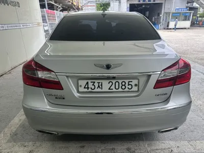 Hyundai Genesis 2014, 180324 км, за 3061.89 USD