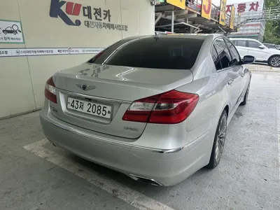 Hyundai Genesis 2014, 180324 км, за 3061.89 USD