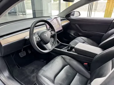 Tesla Model 3 2020, 105000 км, за 14567.11 USD