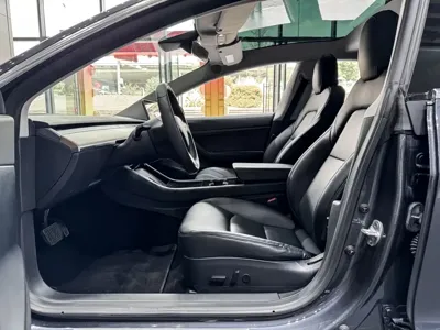 Tesla Model 3 2020, 105000 км, за 14567.11 USD
