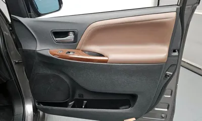 Toyota Sienna 2018, 50575 км, за 17907.14 USD - фото 24