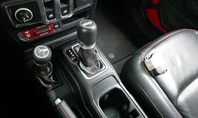 Jeep Wrangler 2020, 52432 км, за 24644.86 USD - фото 9