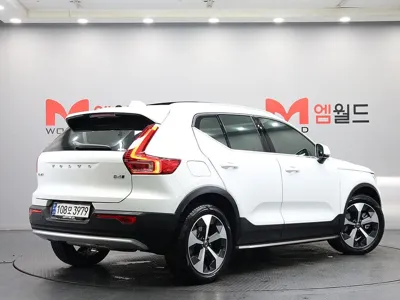 Volvo XC40 2024, 28148 км, за 24897.61 USD