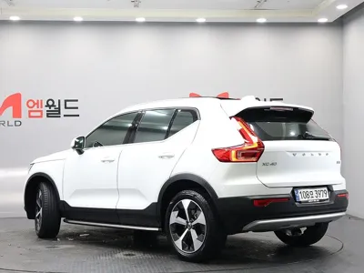 Volvo XC40 2024, 28148 км, за 24897.61 USD