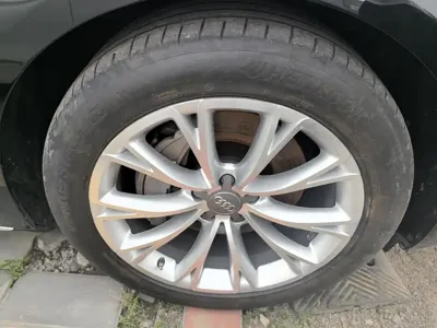 Audi A8 2016, 100000 км, за 26191.37 USD